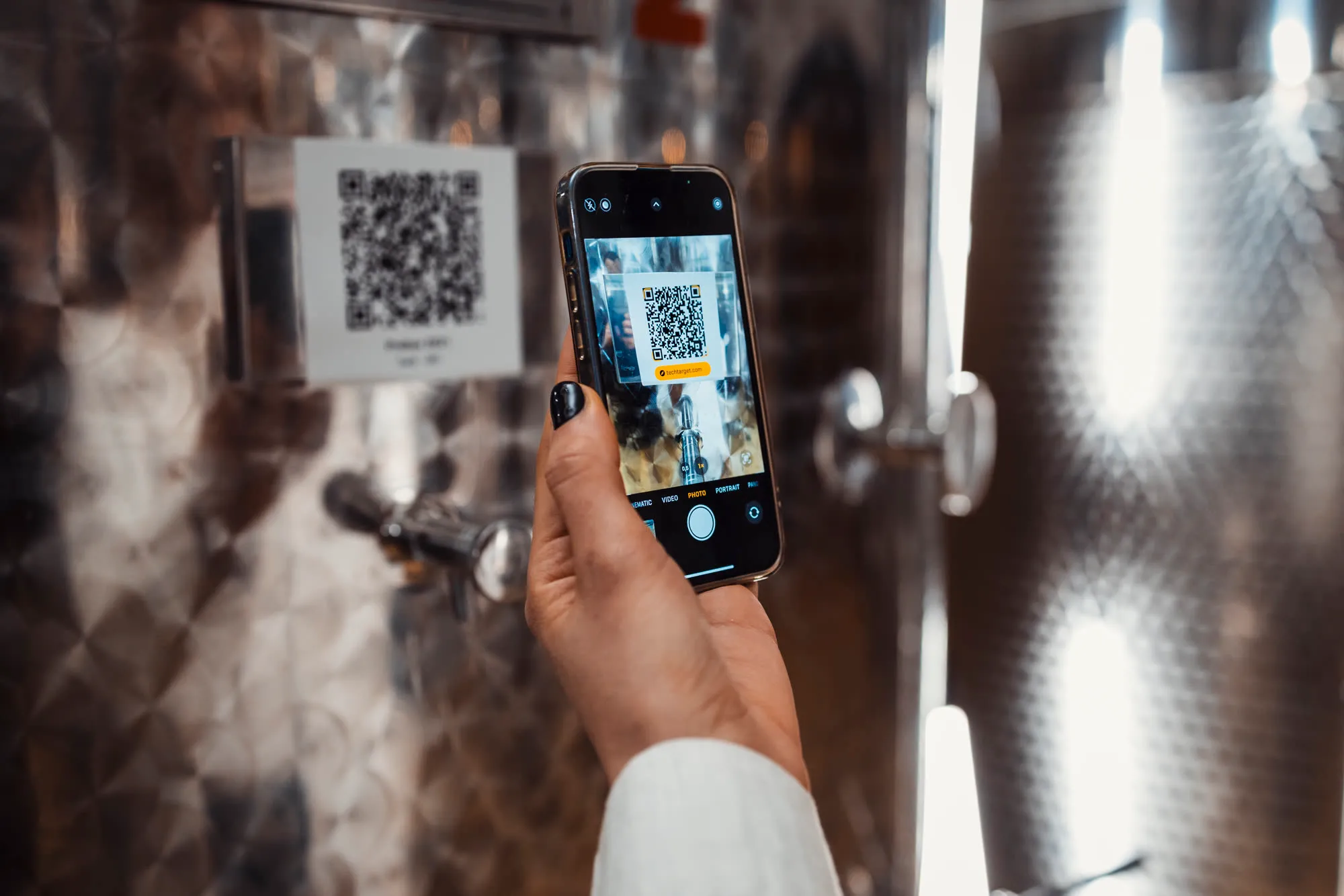 Skeniranje QR koda na inox tanku